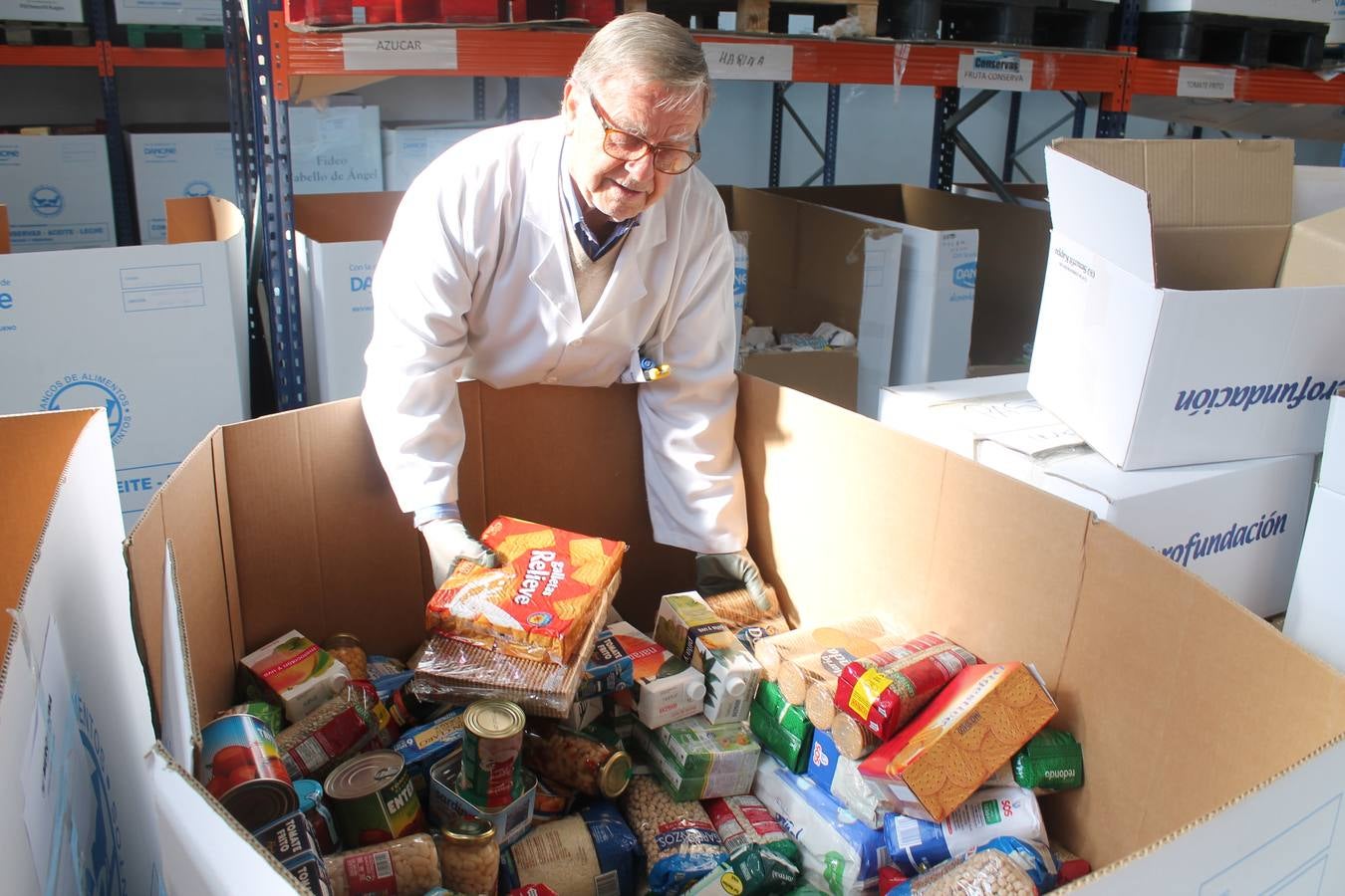 La clasificación de los productos y su puesta a punto para ser repartidos centran las tareas de esta semana | Habrá que esperar al martes para conocer el balance final de la campaña, pero todo apunta a que se logrará la meta de 175.000 kilos