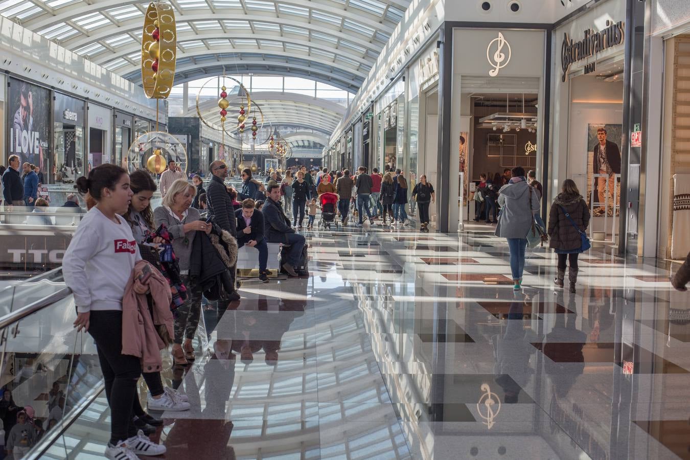 La capital y buena parte de la provincia rozan el lleno total | La mayoría de los turistas proceden de otras partes de España, pero también destaca la presencia de ciudadanos rusos y de Corea del Sur