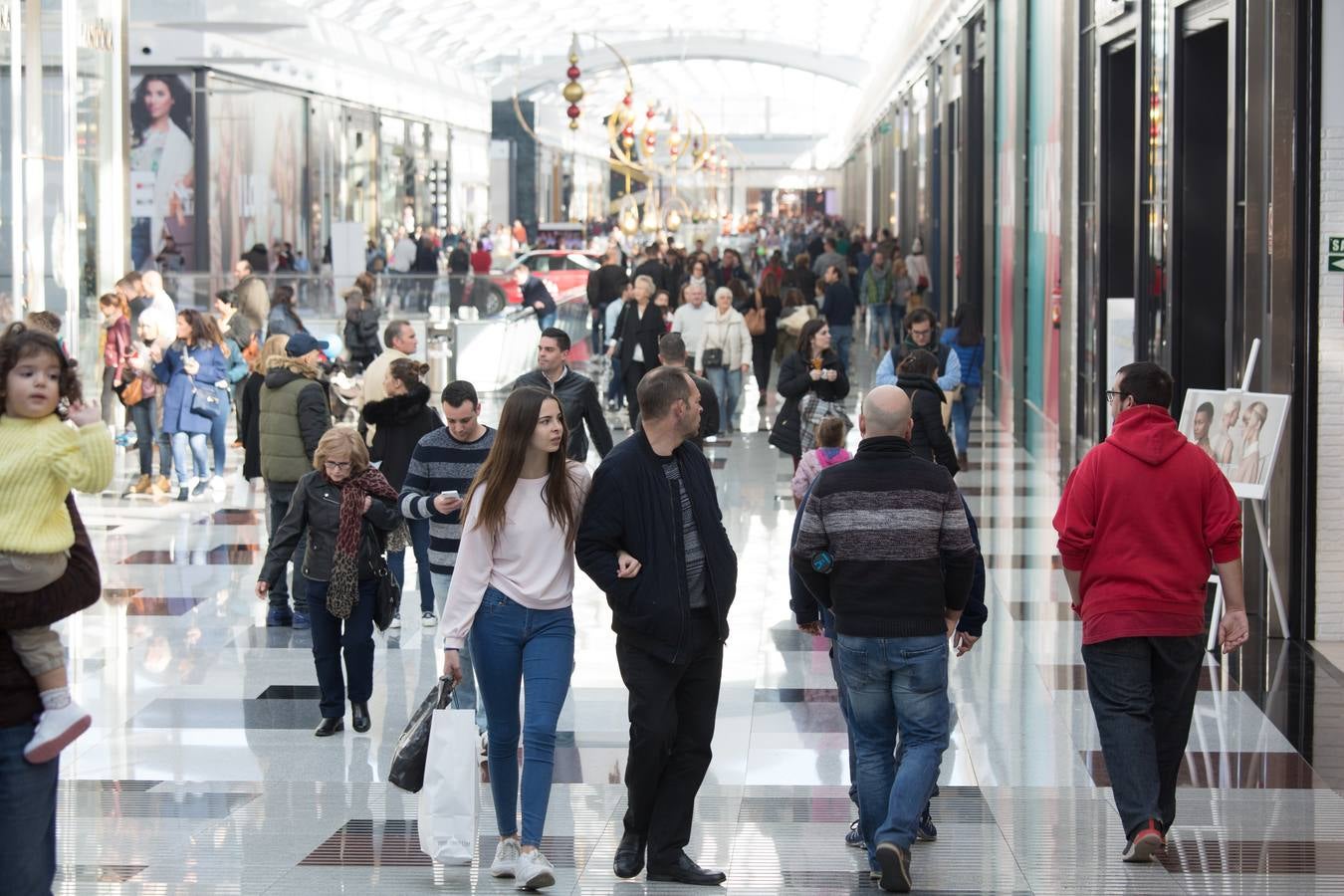 La capital y buena parte de la provincia rozan el lleno total | La mayoría de los turistas proceden de otras partes de España, pero también destaca la presencia de ciudadanos rusos y de Corea del Sur