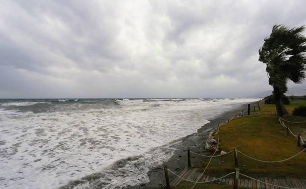 Galería. El temporal golpea a la Costa de Granada.