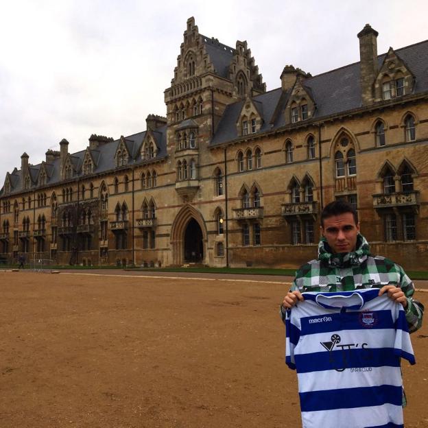 Javier Palomino frente a Christ Church, uno de los colleges de la Universidad de Oxford.