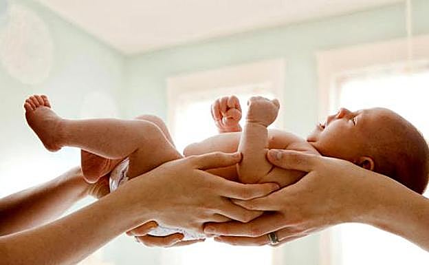 Cárcel para una médica por la muerte de una niña que se atragantó con una palomita