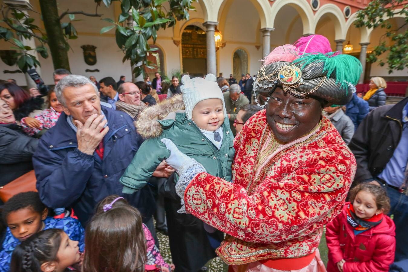 Un año más, gracias a IDEAL, el emisario de los Reyes Magos espera a los más pequeños en el Ayuntamiento