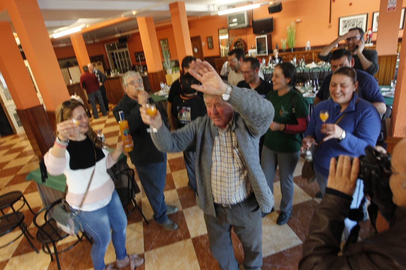 Los décimos los compró durante un viaje que hizo entre el 13 y 16 de agosto, cuando acudió por su gran afición a los toros a las fiestas de El Bibio, en Gijón, para ver torear a Juan José Padilla