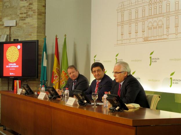 Juan Cano, Francisco Reyes y Baltasar Garzón, ayer en la presentación del libro.