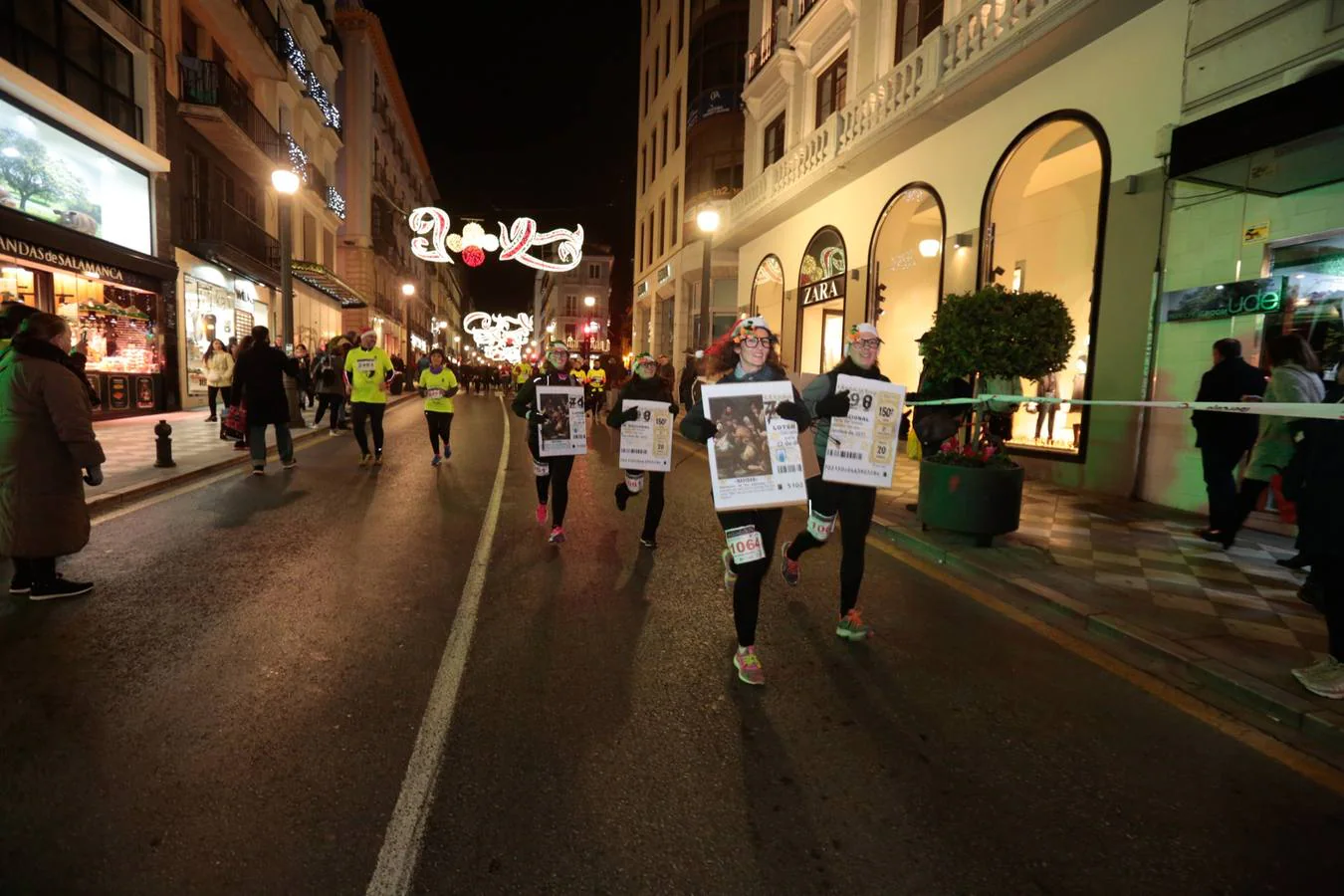 El centro de la capital se viste de fiesta para correr los 5 kilómetros de la XXVI Carrera Nocturna Solidaria