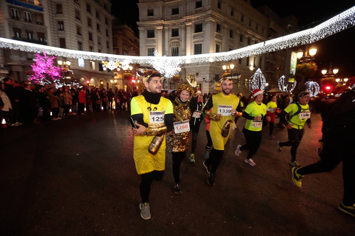 El centro de la capital se viste de fiesta para correr los 5 kilómetros de la XXVI Carrera Nocturna Solidaria