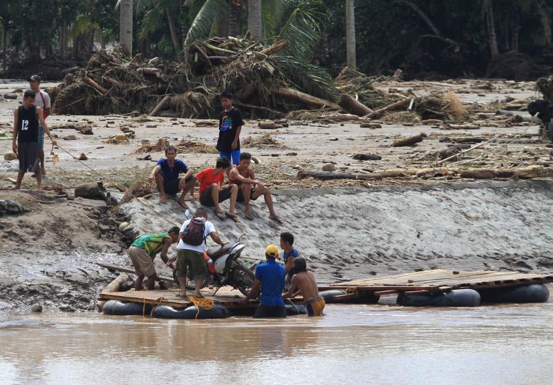 La Policía, que ha alertado de la presencia de peligrosos aludes de lodo, ha señalado que la mayoría de las víctimas mortales han sido registradas en la isla de Mindanao