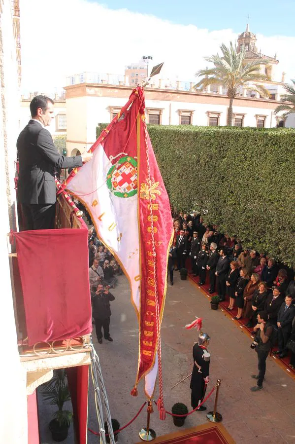 La Plaza Vieja, engalanada para la ocasión, sirvió un año más para celebrar la entrada de los Reyes Católicos a la ciudad