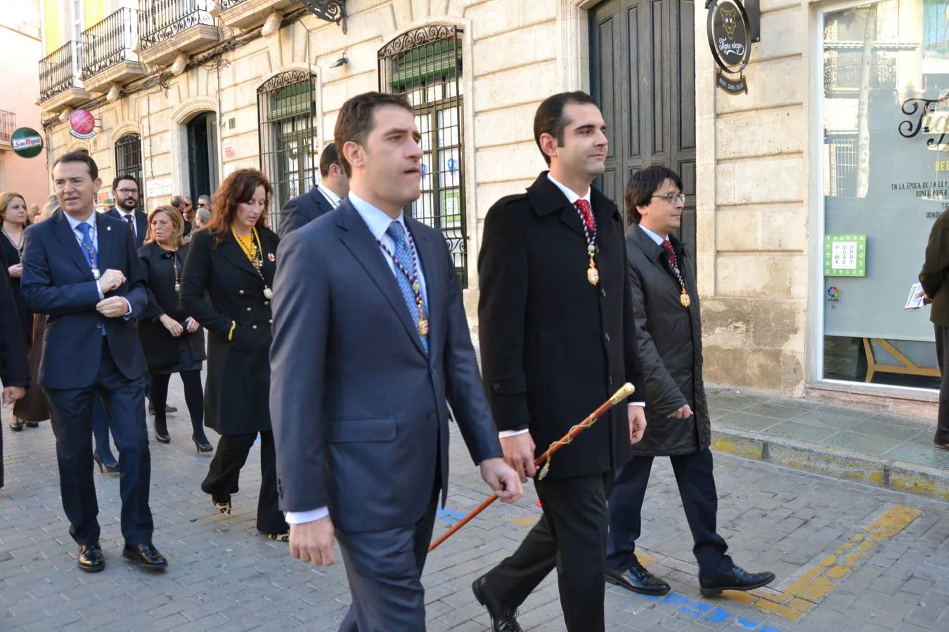 La Plaza Vieja, engalanada para la ocasión, sirvió un año más para celebrar la entrada de los Reyes Católicos a la ciudad