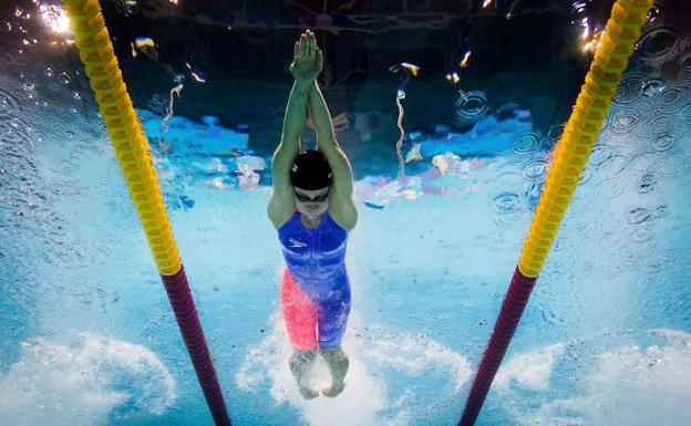 Mireia Belmonte, disputando la prueba de 200m mariposa en Budapest.