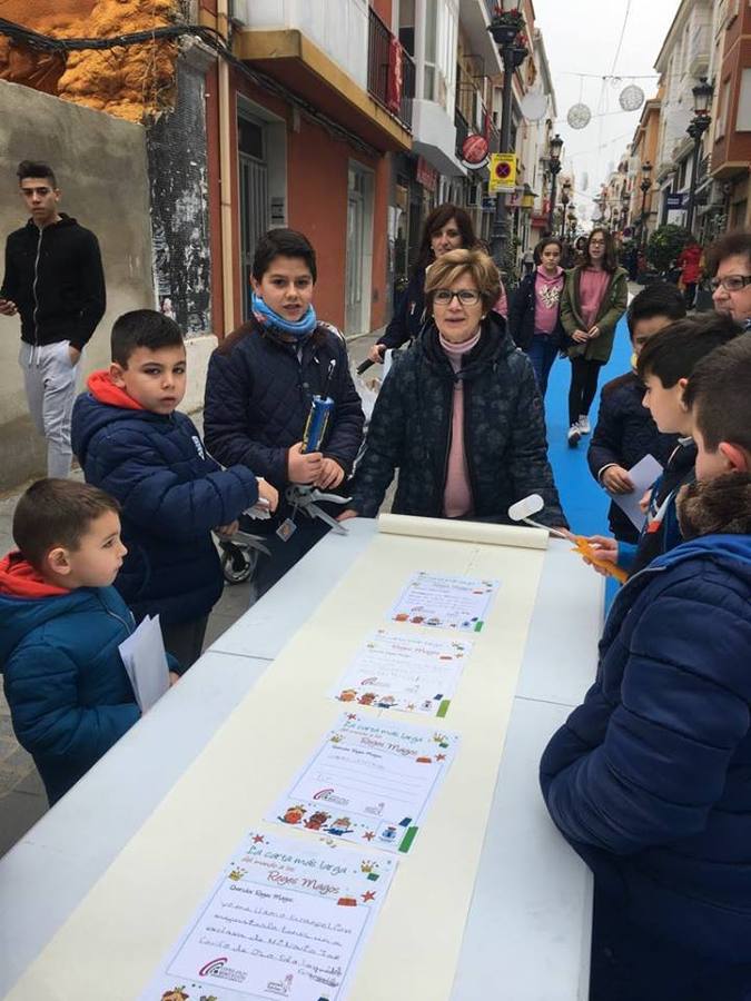 Mancha Real escribe a los Reyes Magos la carta más larga del mundo