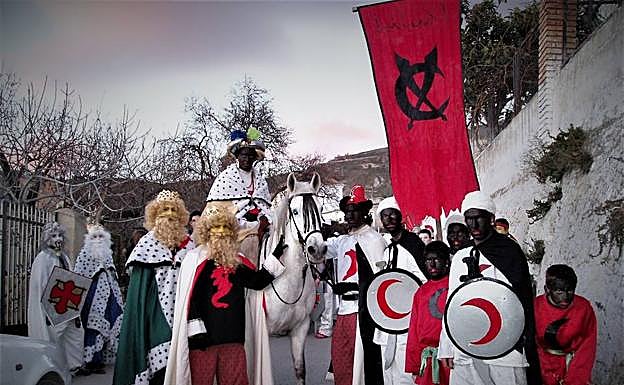 Parte de la comitiva.