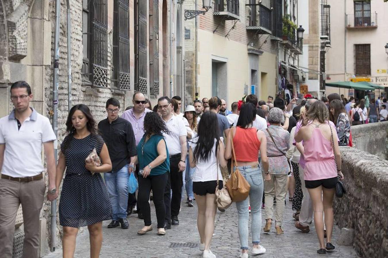 ABRIL | «Abril frío, mucho pan y poco vino». Comienza el mes despejado. Al final de la primera semana tendremos vientos del sur racheados, con intentos de cambio de tiempo. La segunda quincena será con nubes y claros y con una temperatura más baja de lo normal para la época.