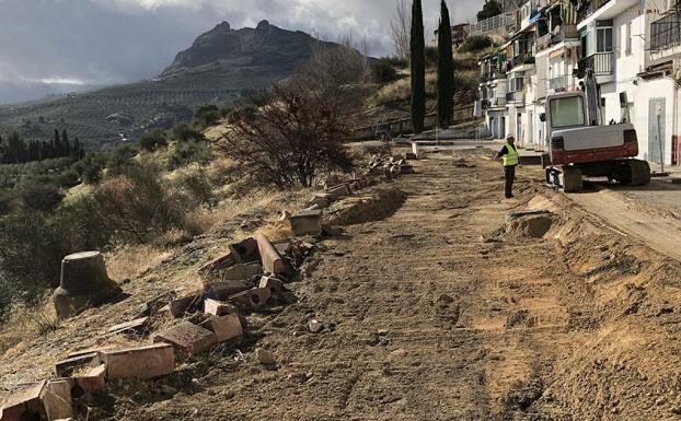 Arreglo de la calle de La Alcantarilla tras estabilizar la ladera
