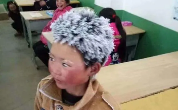 La imagen del niño con el pelo congelado que conmueve al mundo: anduvo 5 kilómetros a -9º