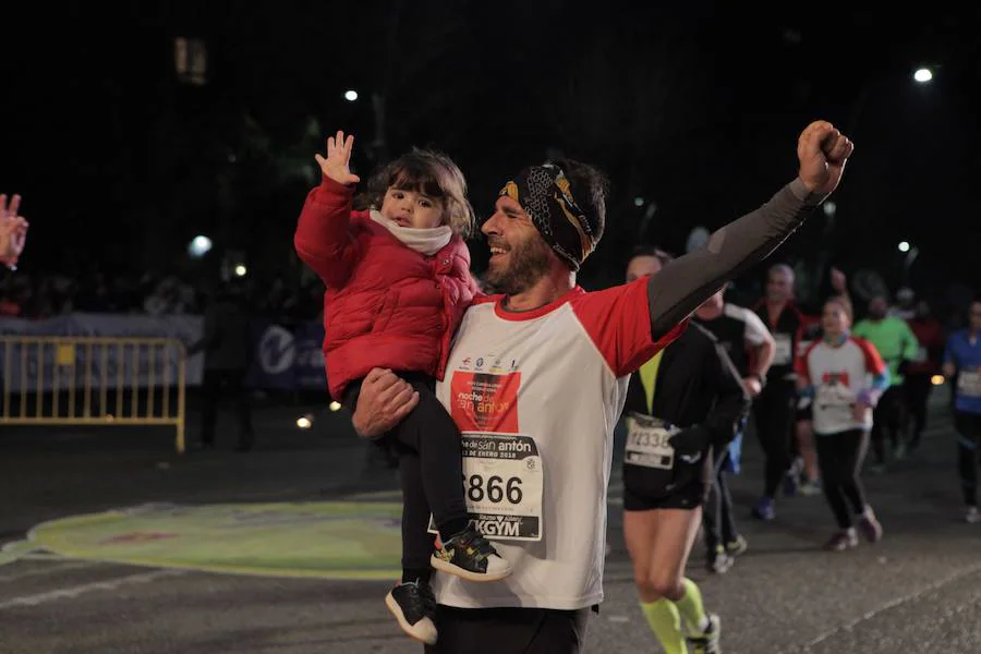  La XXXV edición de la Carrera Internacional Urbana Noche de San Antón volvió a contar con cerca de 10.000 corredores por las calles de la capital jienense