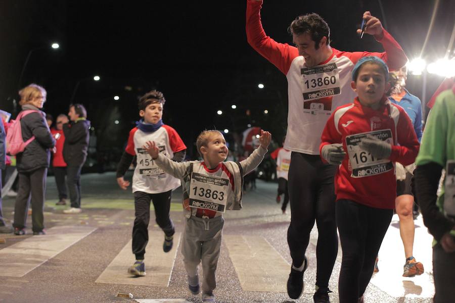  La XXXV edición de la Carrera Internacional Urbana Noche de San Antón volvió a contar con cerca de 10.000 corredores por las calles de la capital jienense