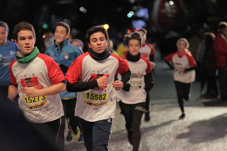  La XXXV edición de la Carrera Internacional Urbana Noche de San Antón volvió a contar con cerca de 10.000 corredores por las calles de la capital jienense