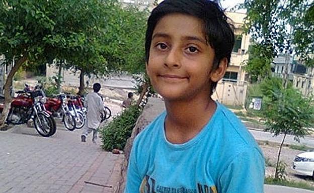 onathan, el niño que necesita ser operado tras explotarle una bomba 