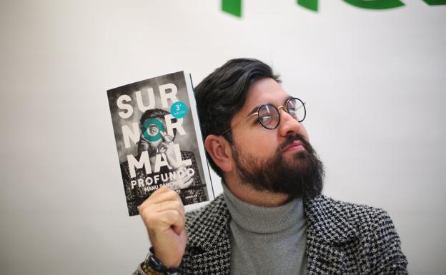 Manu Sánchez en la presentación del libro en Granada