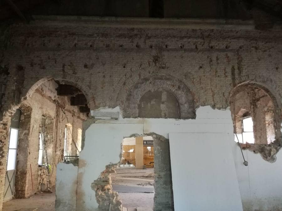 Después de 120 años de historia, ha empezado la reforma y el derribo en la estación de trenes de Andaluces de Granada. Así se prepara para recibir el AVE.