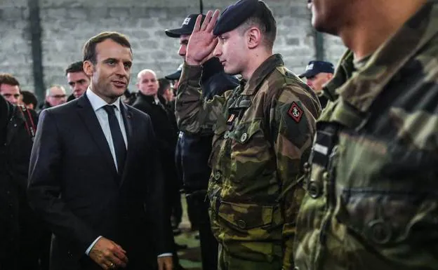 Macron confirma que restablecerá un servicio militar obligatorio