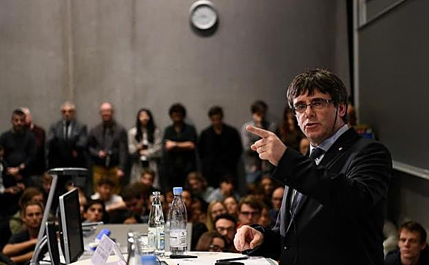 Puigdemont en la Universidad de Copenhague.