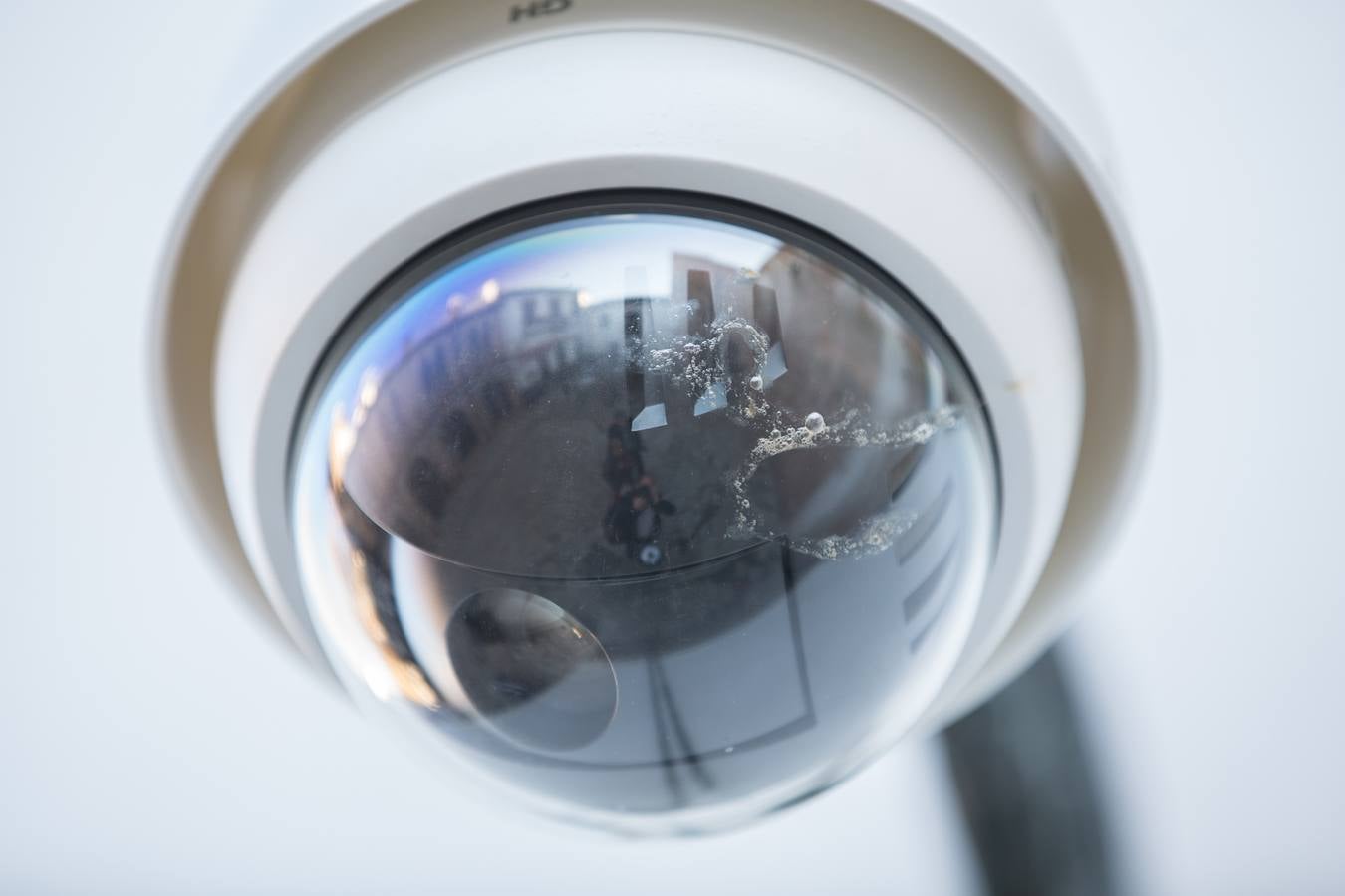 Se encuentran en pruebas y cubren las dos entradas del Arco de las Pesas, las fachadas del Aljibe del Rey y todo el perímetro del palacio de Dar Al Horra