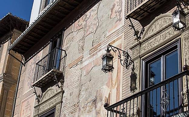 Aspecto exterior de la fachada, en la Carrera del Darro. 