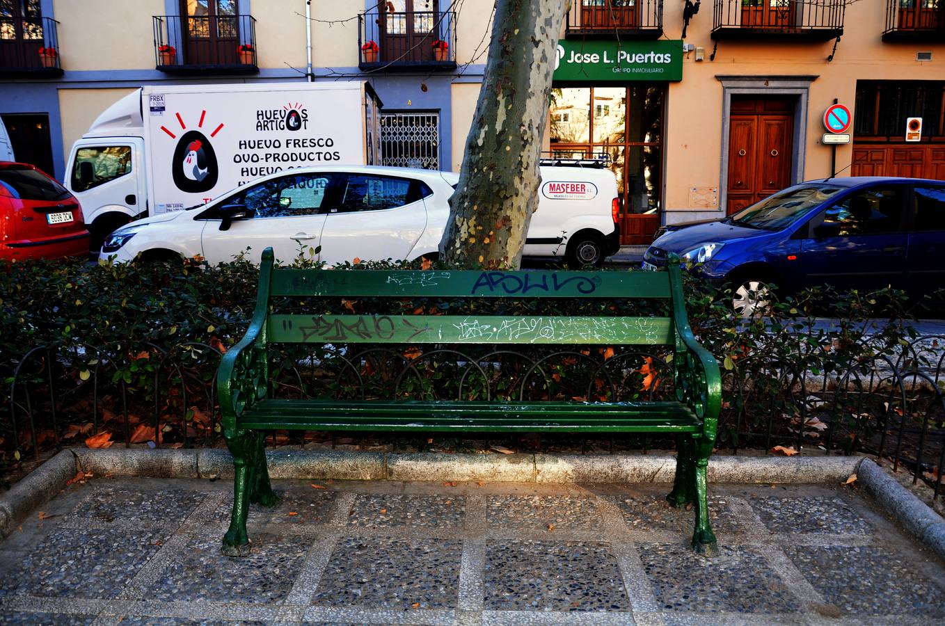 Así es la plaza de los Lobos por la mañana.