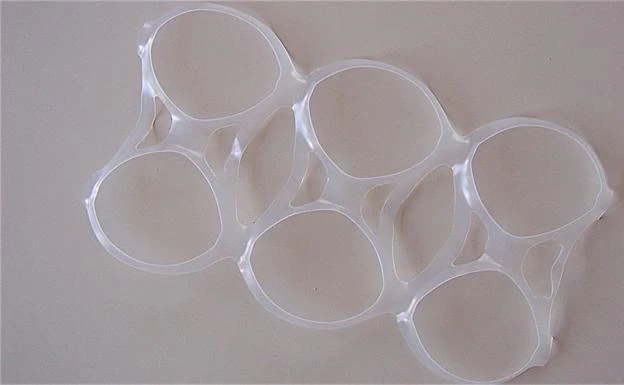 La solución a los peligrosos anillos de plástico de los 'packs' de latas que matan animales marinos