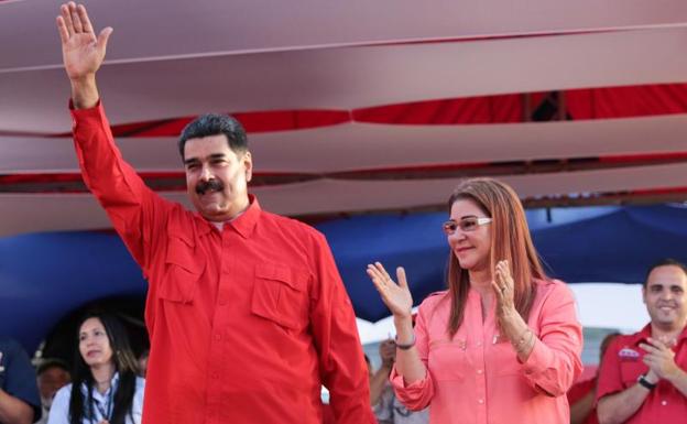 Nicolás Maduro, junto a su esposa Cilia Flores.