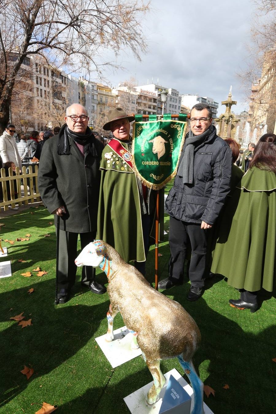 Exposición de más de 20 esculturas de fibra de vidrio en tamaño natural de corderos diseñadas por el escultor Miguel Moreno y decoradas por artistas, una muestra en Puerta Real