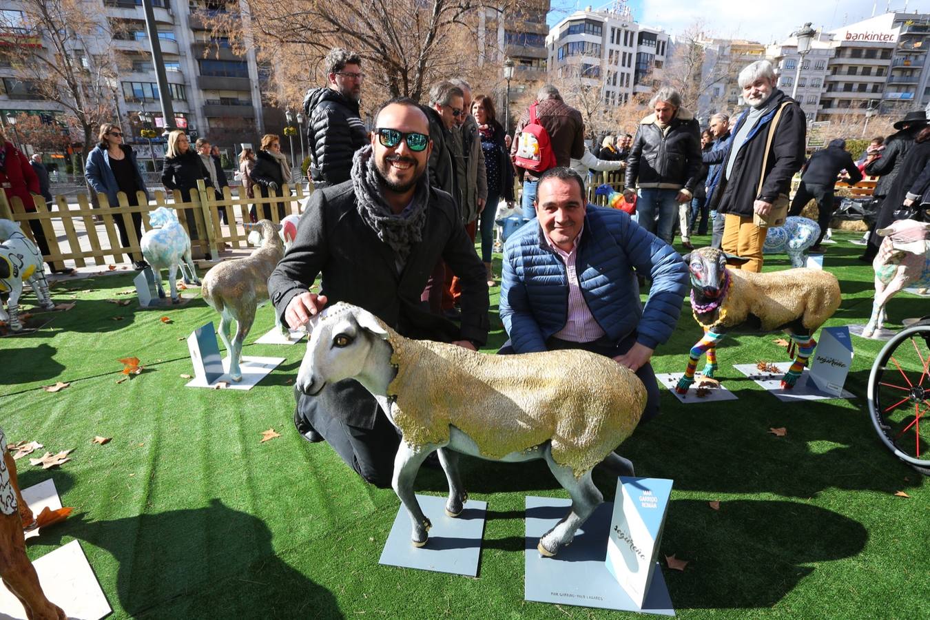 Exposición de más de 20 esculturas de fibra de vidrio en tamaño natural de corderos diseñadas por el escultor Miguel Moreno y decoradas por artistas, una muestra en Puerta Real