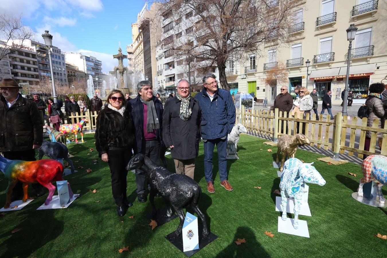 Exposición de más de 20 esculturas de fibra de vidrio en tamaño natural de corderos diseñadas por el escultor Miguel Moreno y decoradas por artistas, una muestra en Puerta Real