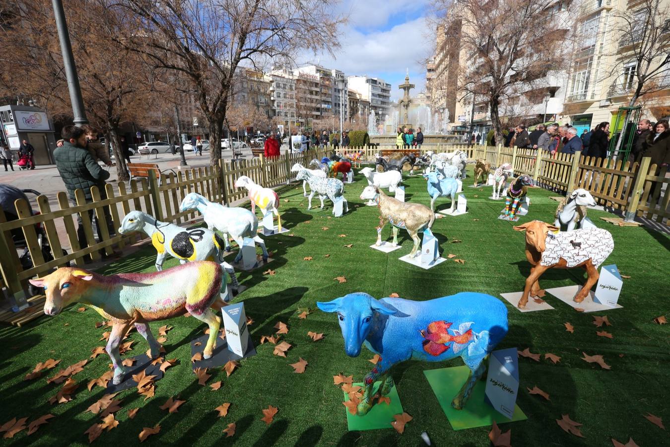 Exposición de más de 20 esculturas de fibra de vidrio en tamaño natural de corderos diseñadas por el escultor Miguel Moreno y decoradas por artistas, una muestra en Puerta Real