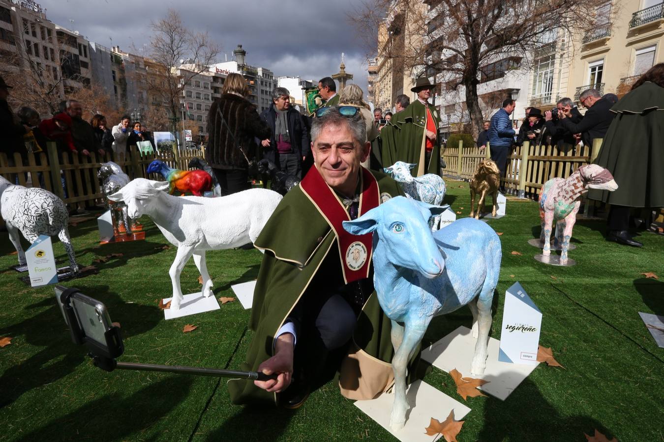 Exposición de más de 20 esculturas de fibra de vidrio en tamaño natural de corderos diseñadas por el escultor Miguel Moreno y decoradas por artistas, una muestra en Puerta Real