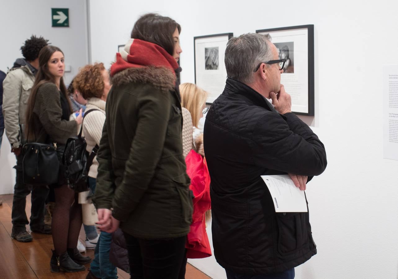 El museo acoge una retrospectiva del artista estadounidense que presentó batalla a la dictadura del instante decisivo