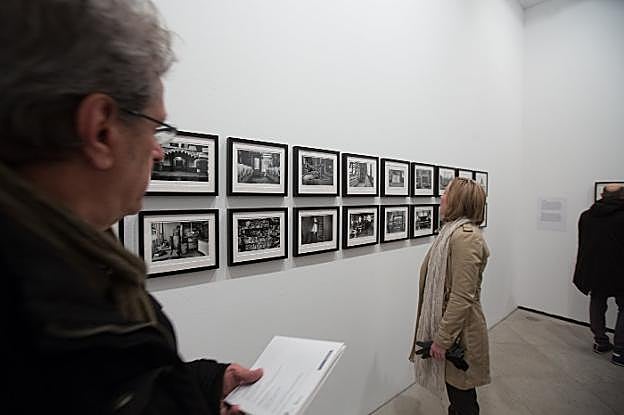 La exposición, inaugurada ayer, reúne más de 270 fotografías de Duane Michals en el Centro Guerrero.