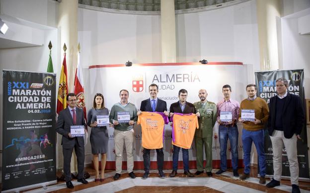 El Medio Maratón de Almería volverá a tener proyección internacional pese a ser de carácter popular. 
