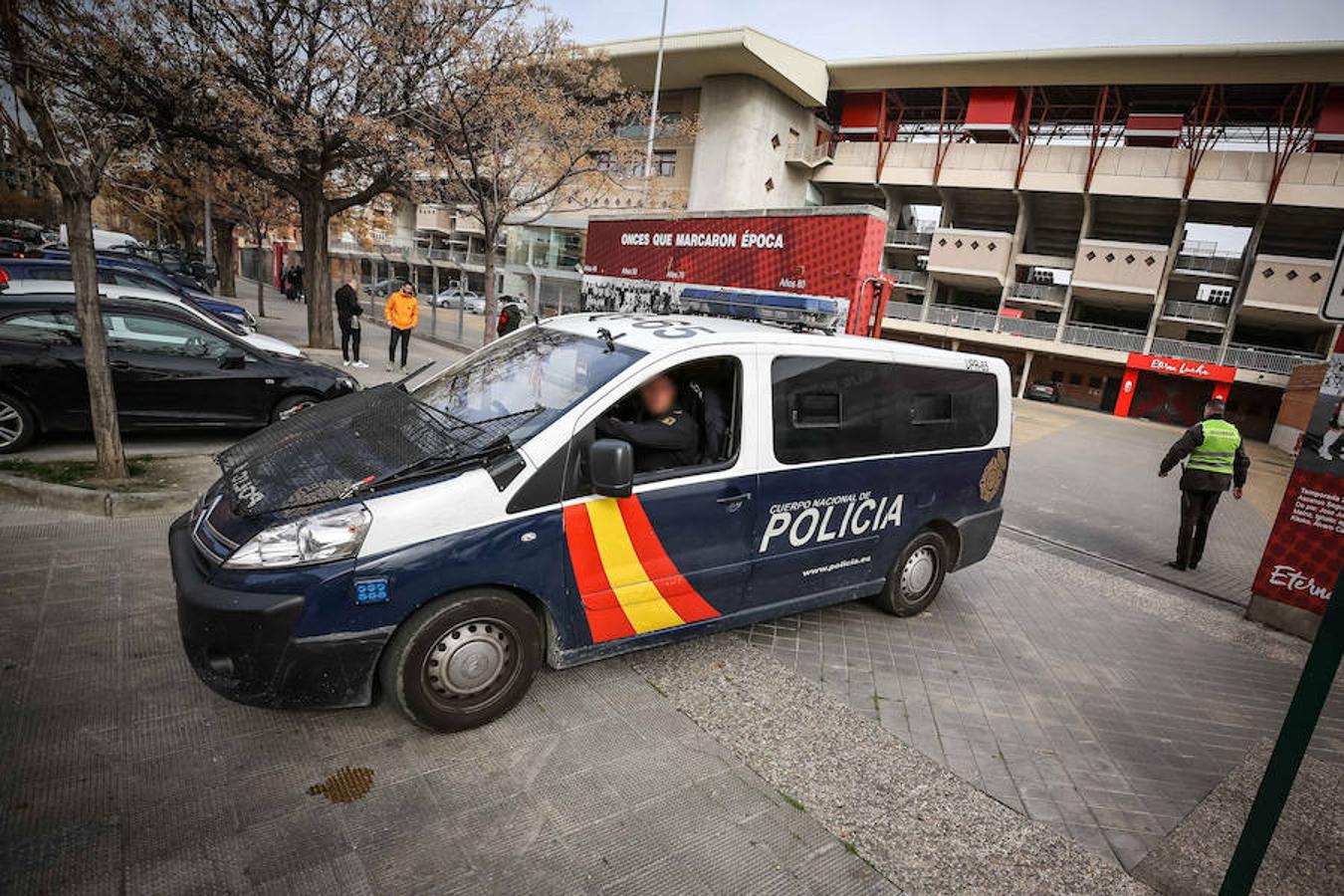 Esta actuación se ha producido en el marco de una operación por supuesto blanqueo de dinero procedente de fichajes del expresidente del club Quique Pina, que fue detenido esta mañana en Murcia