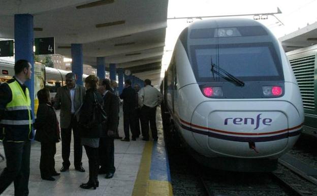 Detenido un tren Sevilla-Jaén por la alarma generada entre los pasajeros por una maleta olvidada