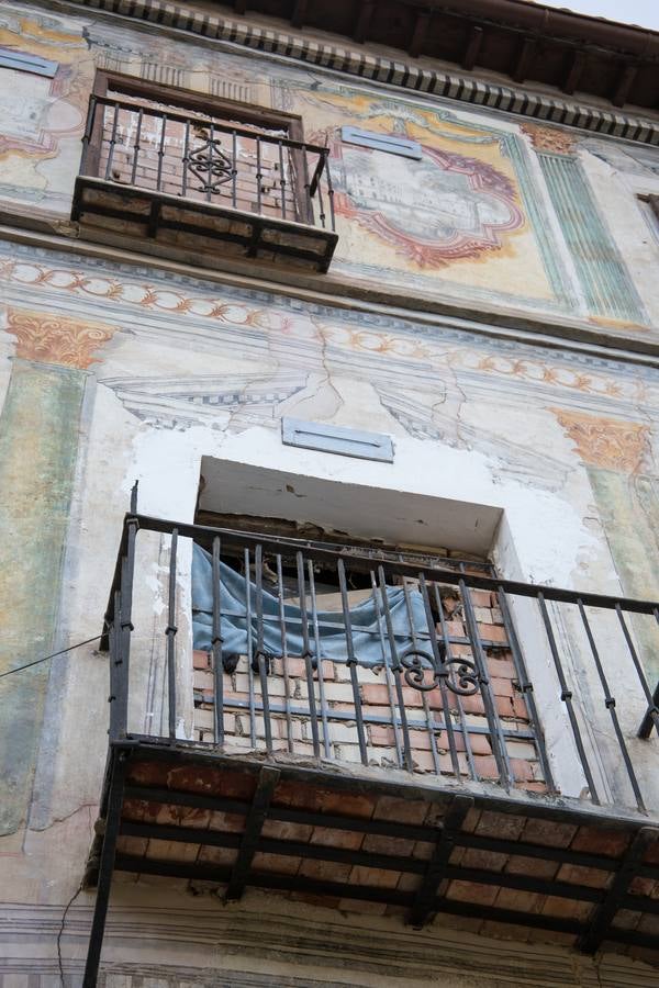 Tirantas para sujetar la fachada de la Casa de los Medallones, situada al atravesar el Puente Espinosa