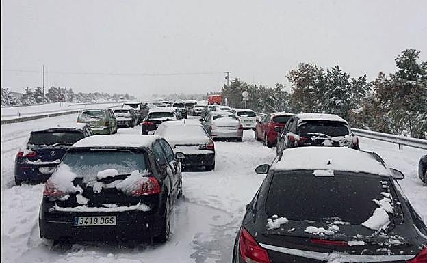 Los 7 consejos de Protección Civil para ir en coche ante las nevadas que vienen
