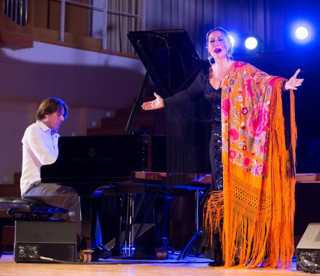 Marina Heredia muestra todo su poderío sobre el escenario, con David Peña Dorantes al piano.