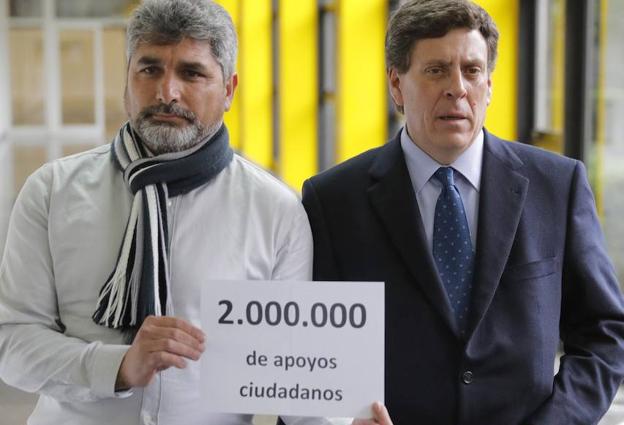 El padre de Diana Quer y el de Mari Luz presentan 2 millones de firmas a  favor de la prisión permanente revisable | Ideal