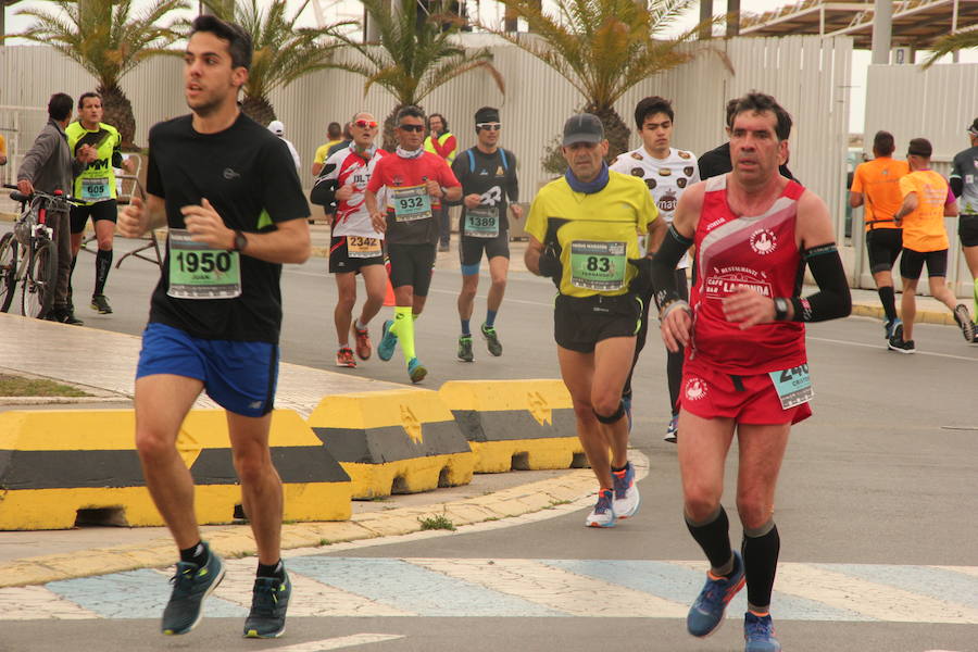 Han invertido 1 hora, 3 minutos y 30 segundos y 1.17:18, respectivamente, en recorrer los 21.097 metros en una prueba con más de 4.600 participantes