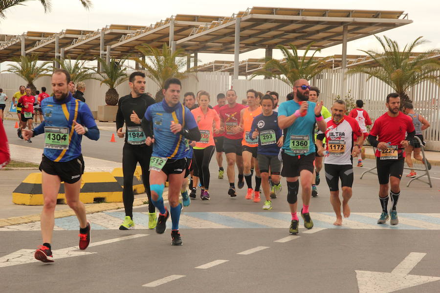 Han invertido 1 hora, 3 minutos y 30 segundos y 1.17:18, respectivamente, en recorrer los 21.097 metros en una prueba con más de 4.600 participantes