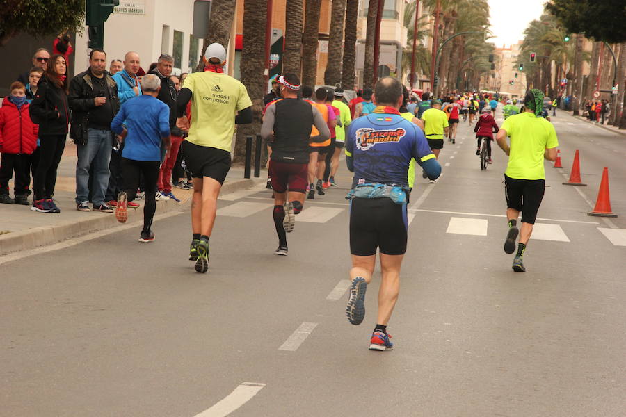 Han invertido 1 hora, 3 minutos y 30 segundos y 1.17:18, respectivamente, en recorrer los 21.097 metros en una prueba con más de 4.600 participantes